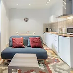 Apt With Antique Floor & Lots Of Sun Light