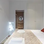 Apt With Antique Floor & Lots Of Sun Light