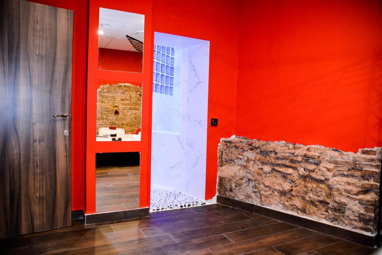 Pecalite Space Hotel del amor