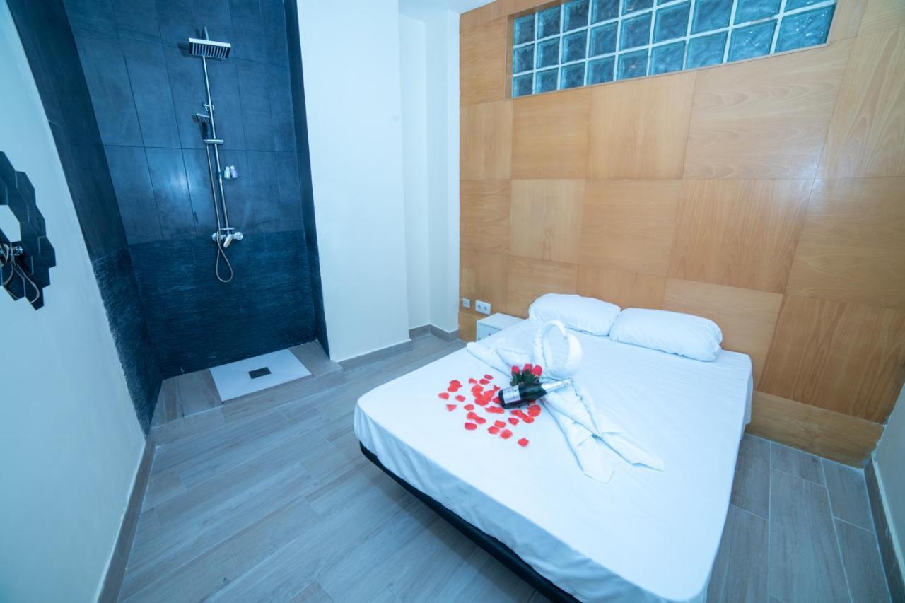Pecalite Space Hotel del amor