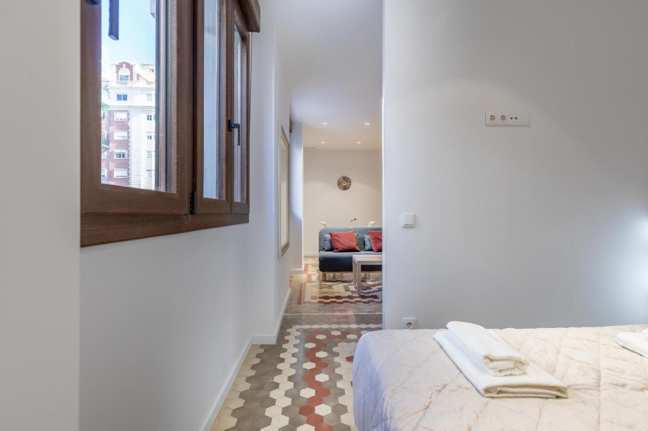 Aparthotel With Antique Floor & Lots Of Sun Light Valencia