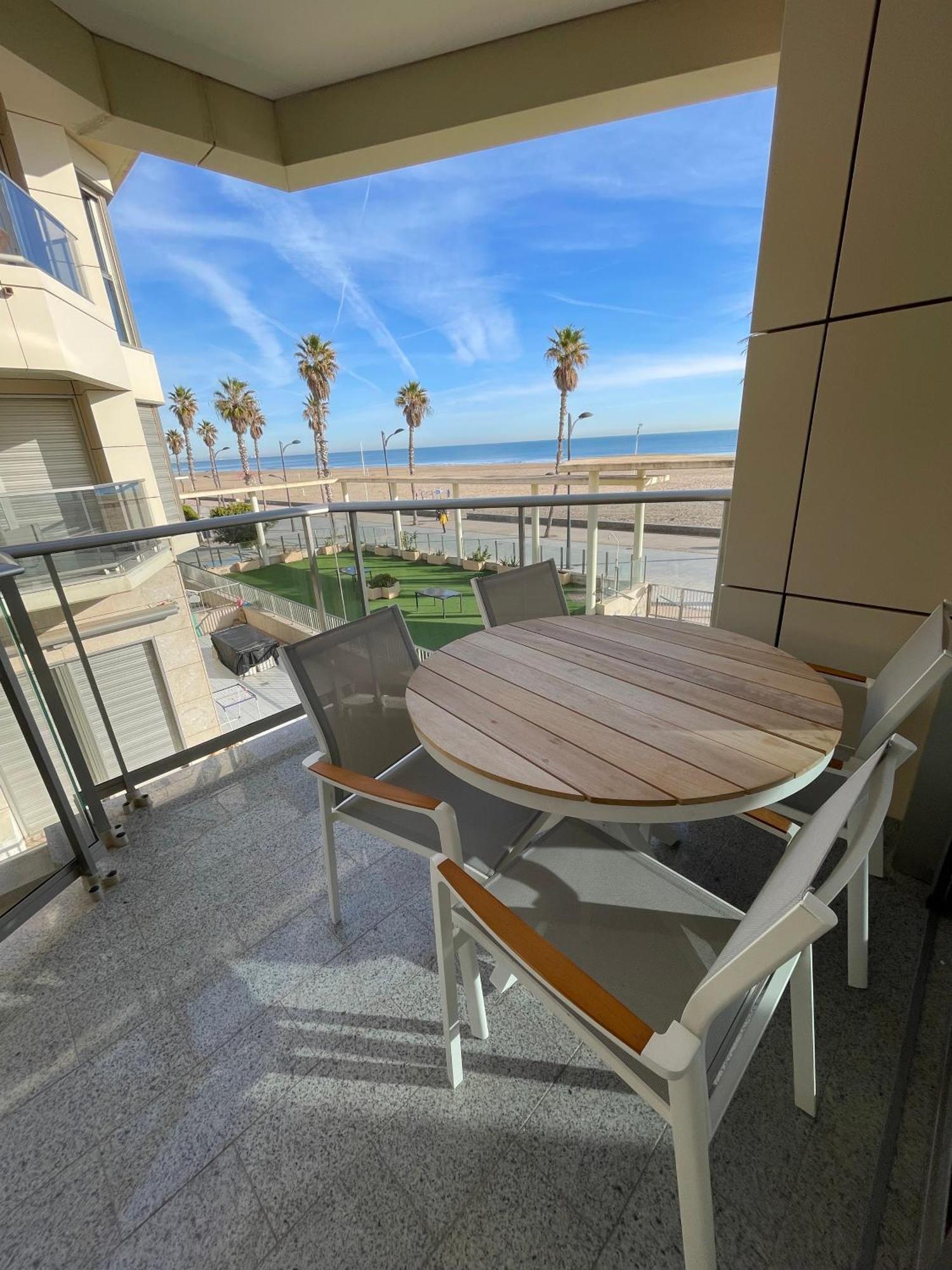 Primera Linea Playa Patacona, Apartamento *