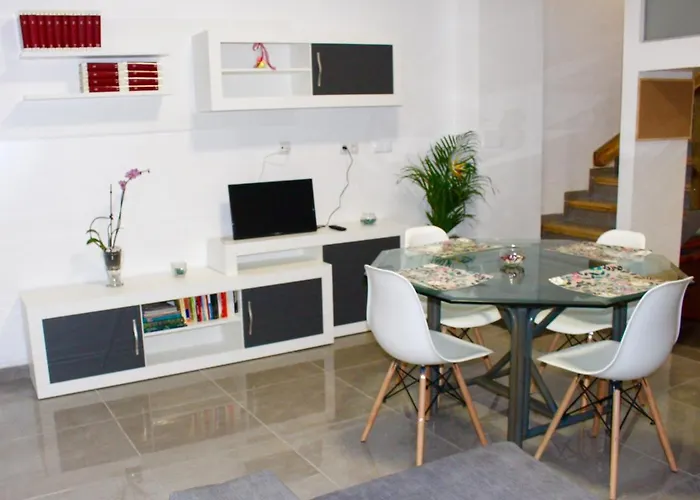 Apartamento Luminoso cerca de la PLAYA y PUERTO