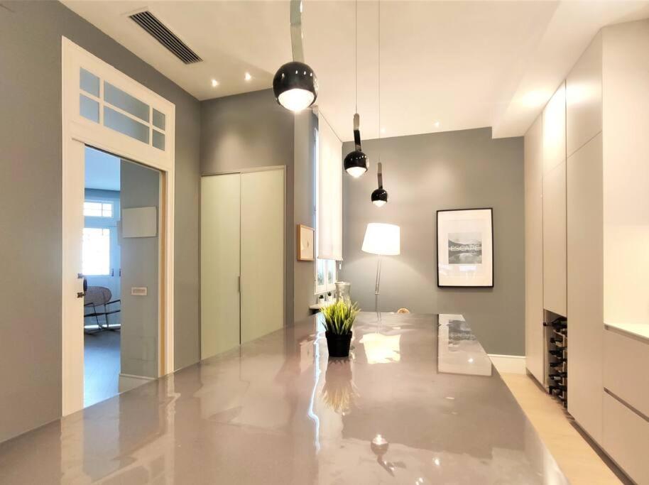 De Lujo Frente Al Mercado Colon. Only Adults Apartamento *