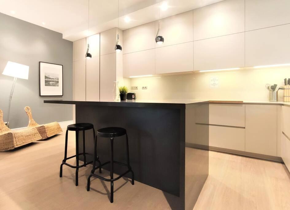 De Lujo Frente Al Mercado Colon. Only Adults Apartamento Valencia