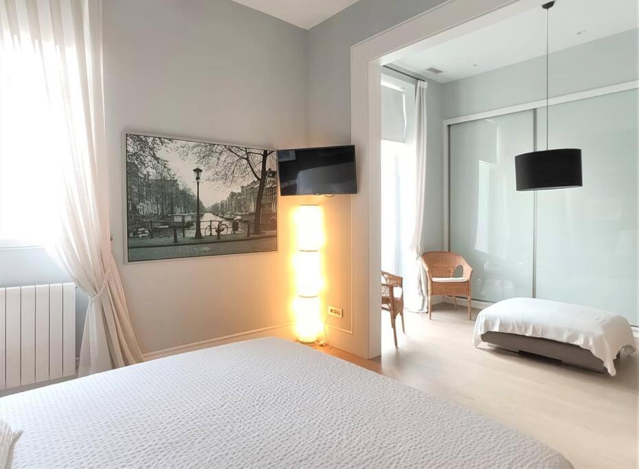 De Lujo Frente Al Mercado Colon. Only Adults Apartamento Valencia