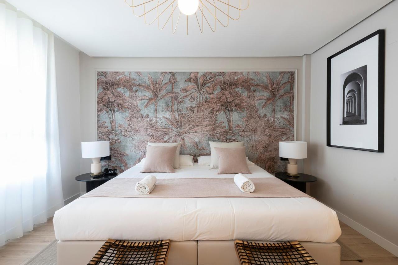 & Co. J. Botanico Boutique 3*