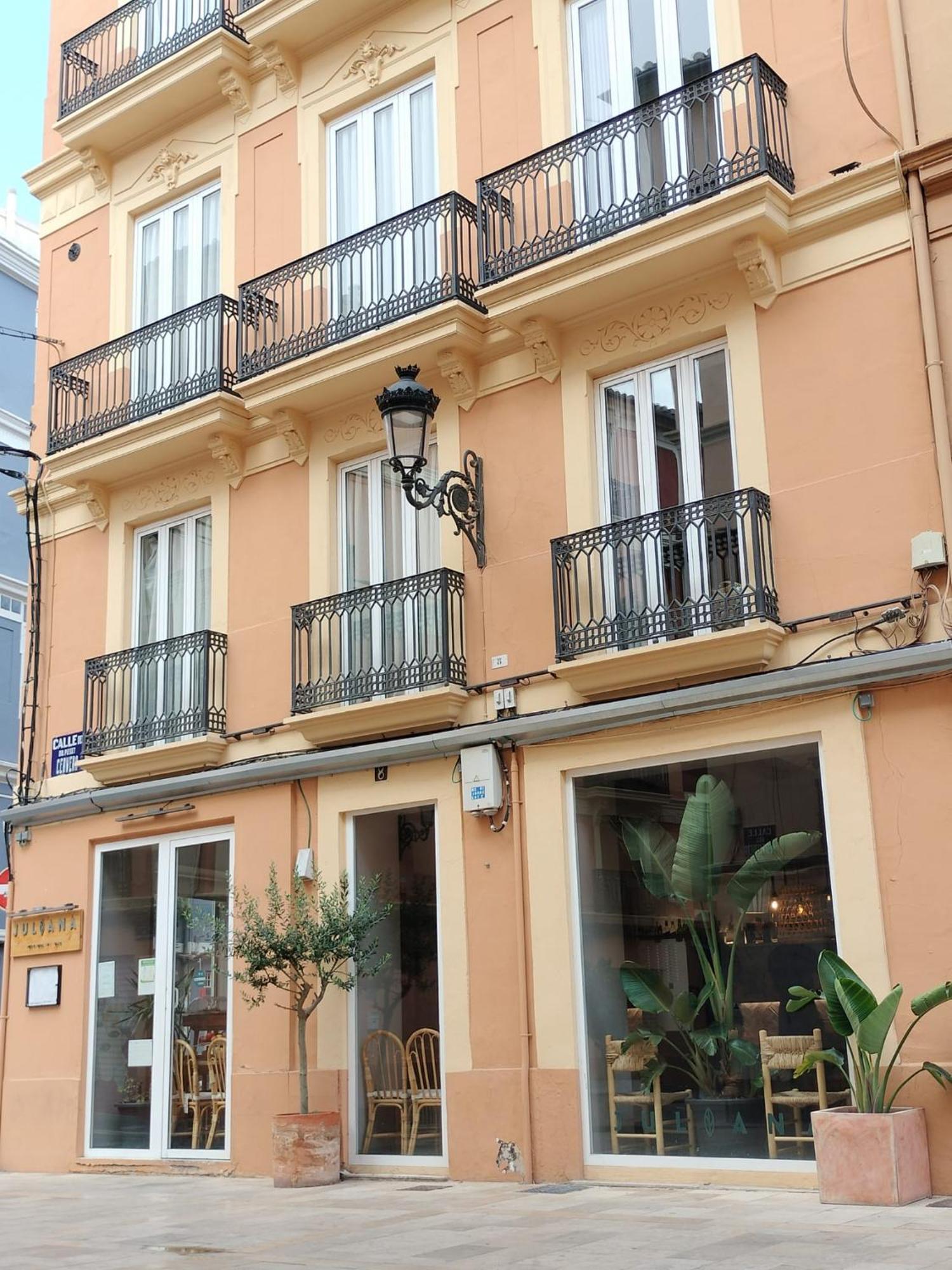 & Co. J. Botanico Boutique Valencia