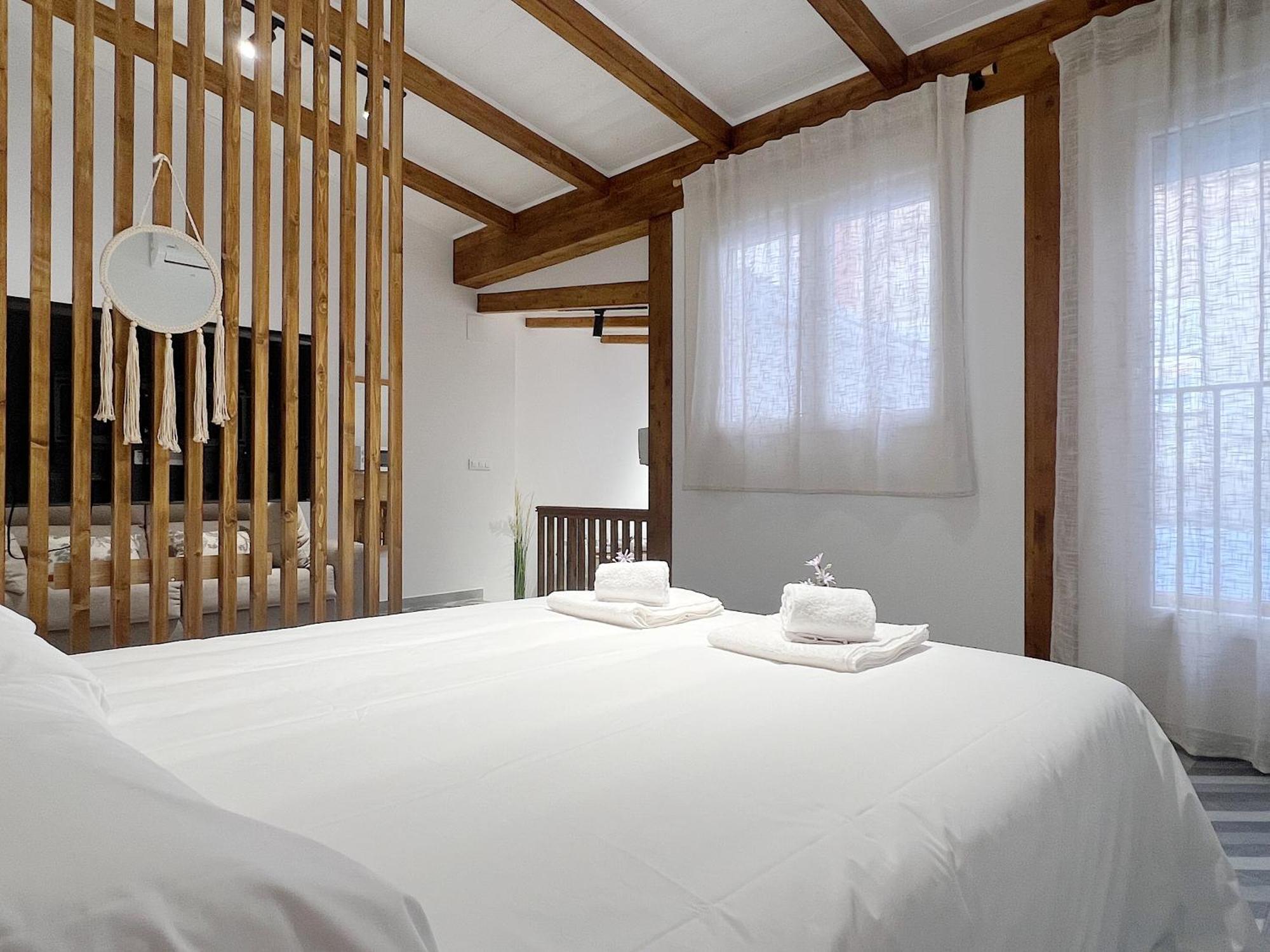 Encantador Vigas De Madera Apartamento
