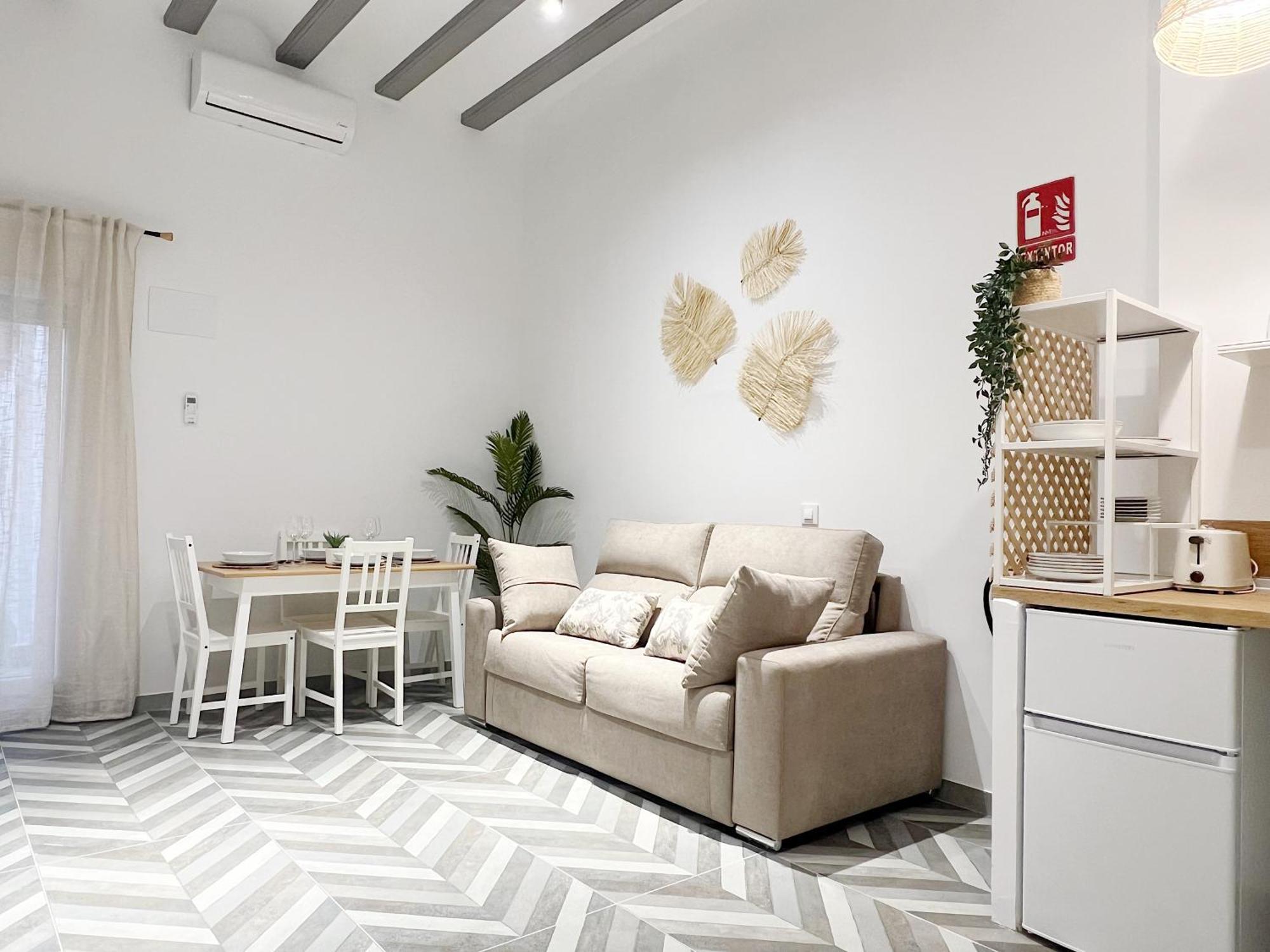 Encantador Vigas De Madera Apartamento
