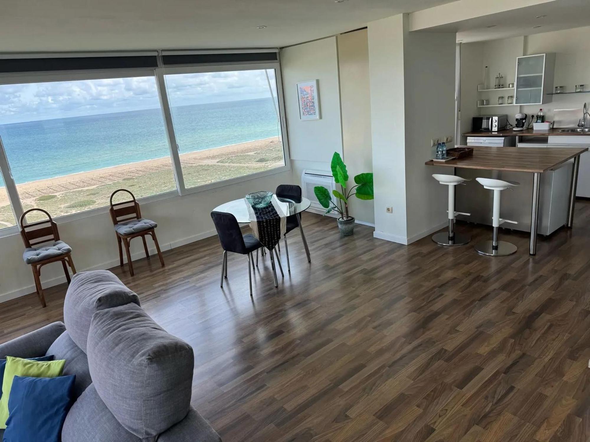 Spacious In With Sea View - 160 Sqm Apartamento *
