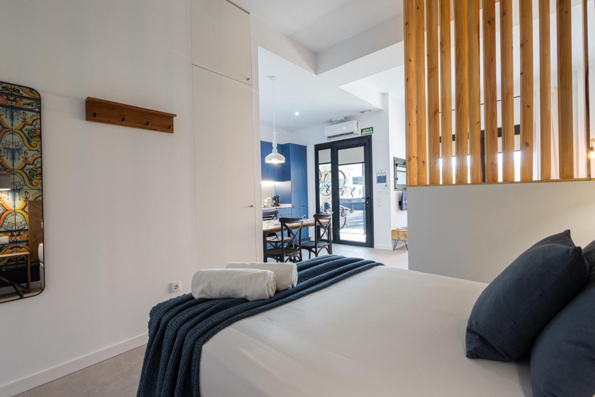 Florit Flats - Traditional Valencia Ceramic Apartments, Bicycles For You! Apartment Valencia