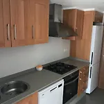 Apartamento en complejo residencial con piscina y garaje frente al mar