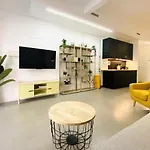 Tarongers, Lovely Flat In The Center