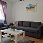 Arenas 3 Apartament
