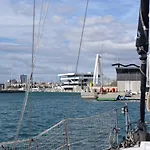 Velero En Puerto De Valencia - E&M Boats