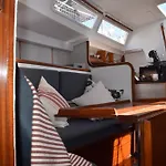 Velero En Puerto De Valencia - E&M Boats