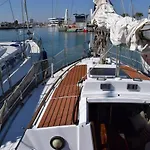 Velero En Puerto De Valencia - E&M Boats