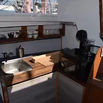Velero En Puerto De Valencia - E&M Boats