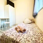 Valencia Guest Rooms Near The Beach In Shared Apartment