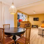 Ciudad Las Artes Gem: Stylish Near Ruzafa & Beach