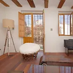 Beds & Breaks Ravel I