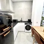 Valencia Getaway - Jacuzzi, Space & Comfort