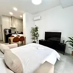 Valencia Getaway - Jacuzzi, Space & Comfort