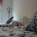 Lo\'S Beach Apartment