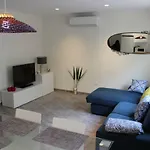 Lo\'S Beach Apartment