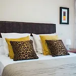 Florit Flats - Cozy 2 Bedroom Apartment By The City Of Arts And Science