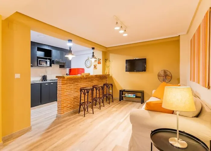 Ciudad Las Artes Gem: Stylish Near Ruzafa & Beach