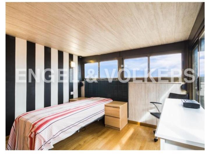 Habitación ático Muy Luminosa Con Baño Y Terraza Valencia