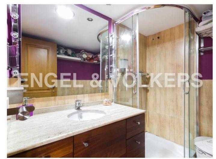 Habitación ático Muy Luminosa Con Baño Y Terraza Valencia