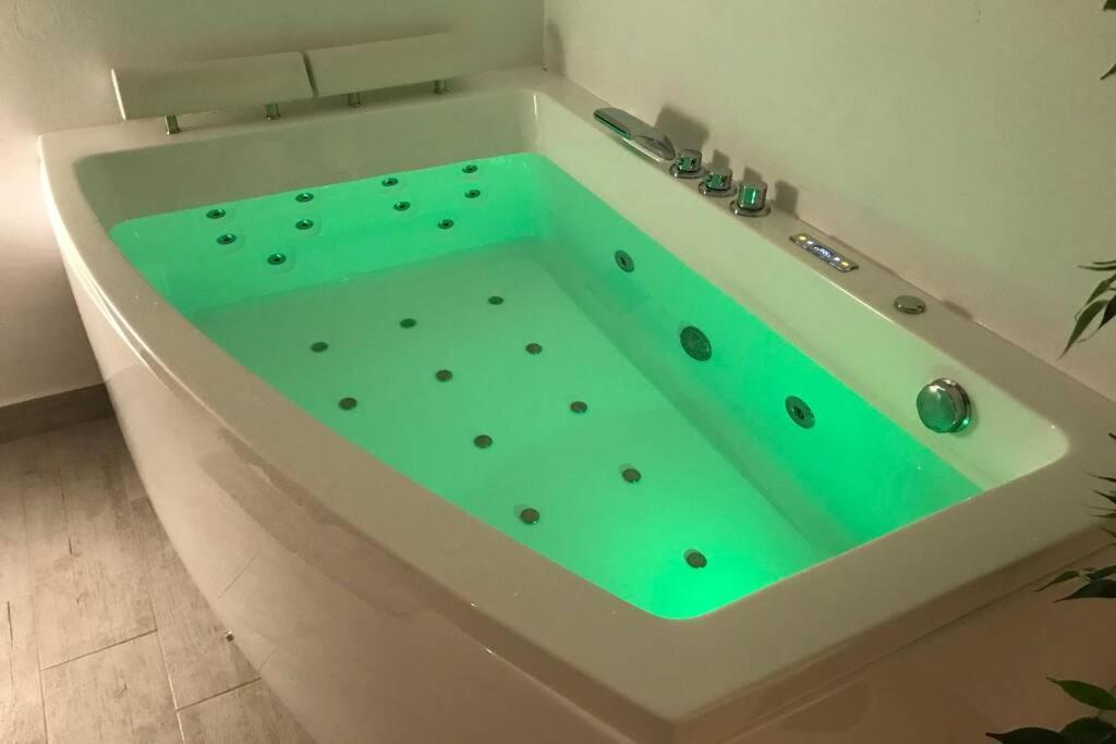 Apartment With Jacuzzi Free Wifi