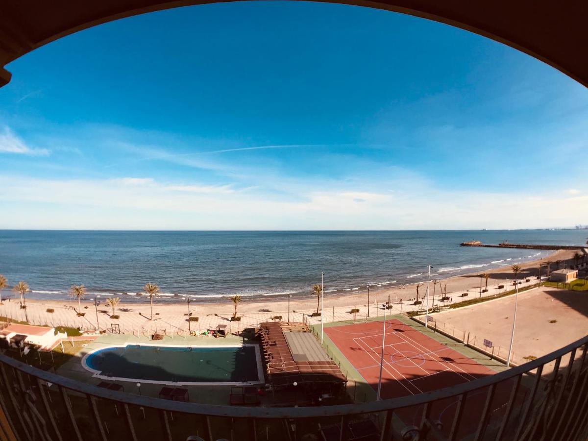 Apartamento Primera Línea De Playa. *