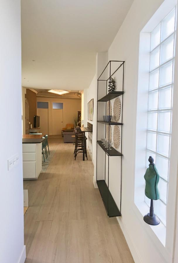 Apartment Hall Market *