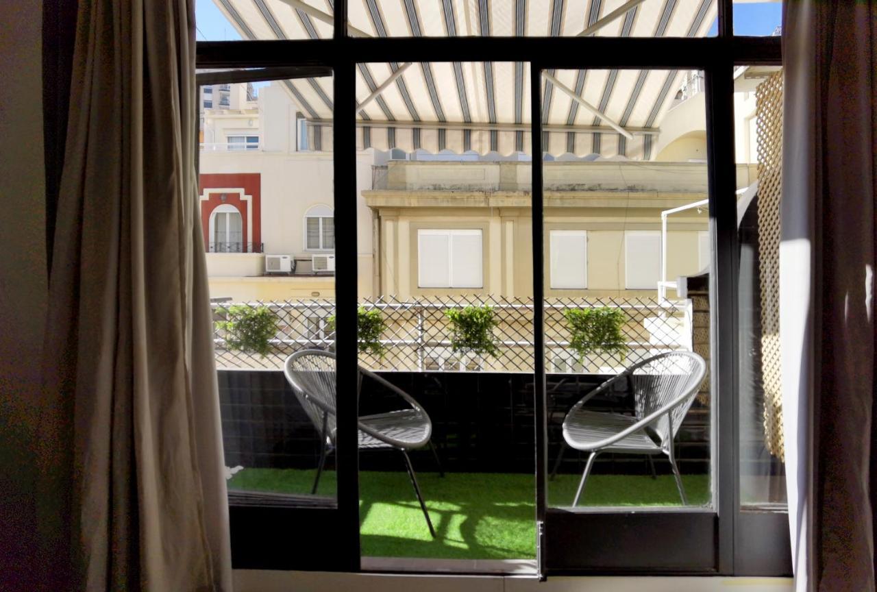 Apartment Hall Market