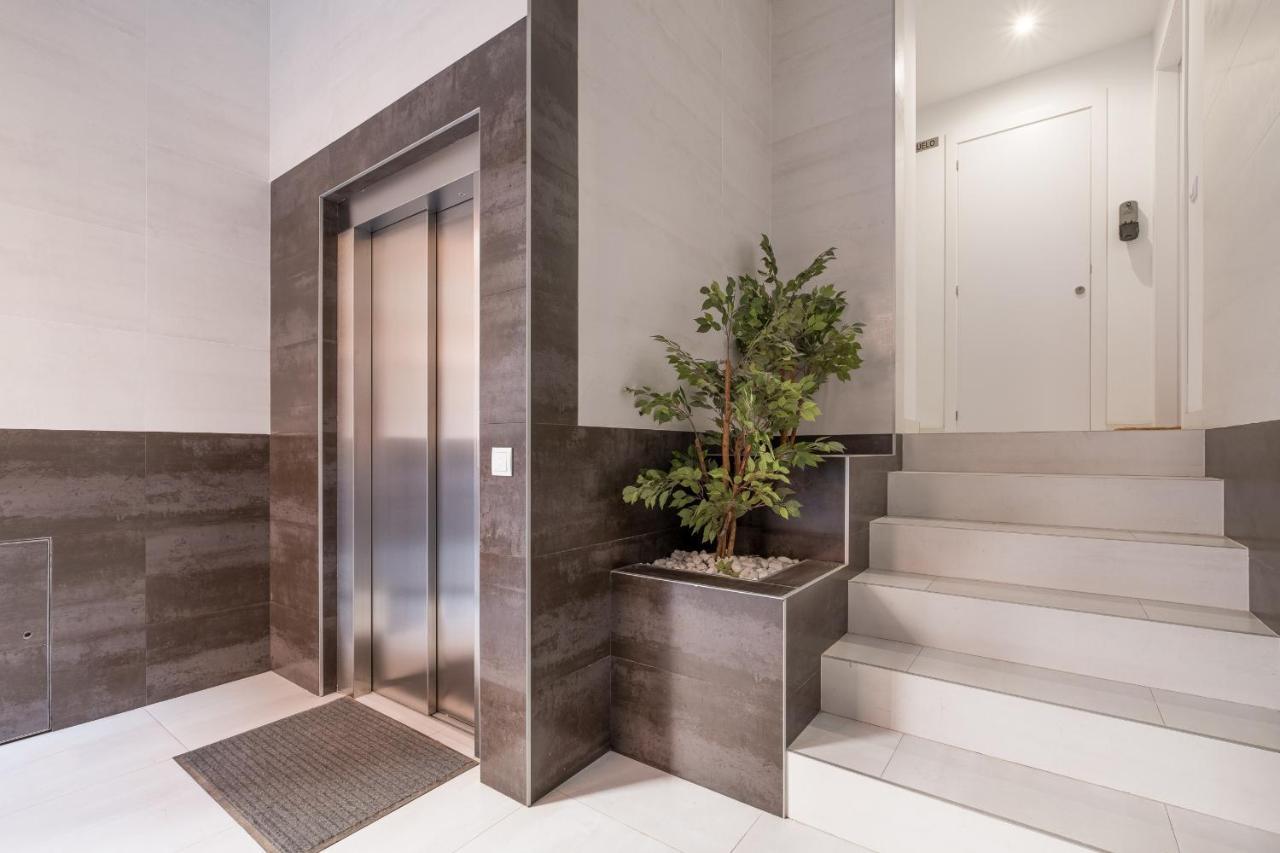 With Open-air Space Apartment *