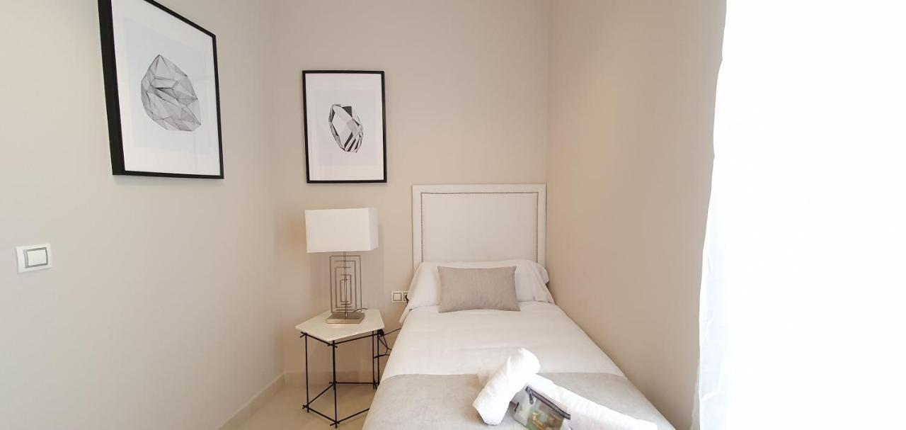 Apartment Balmes Market Mid-term