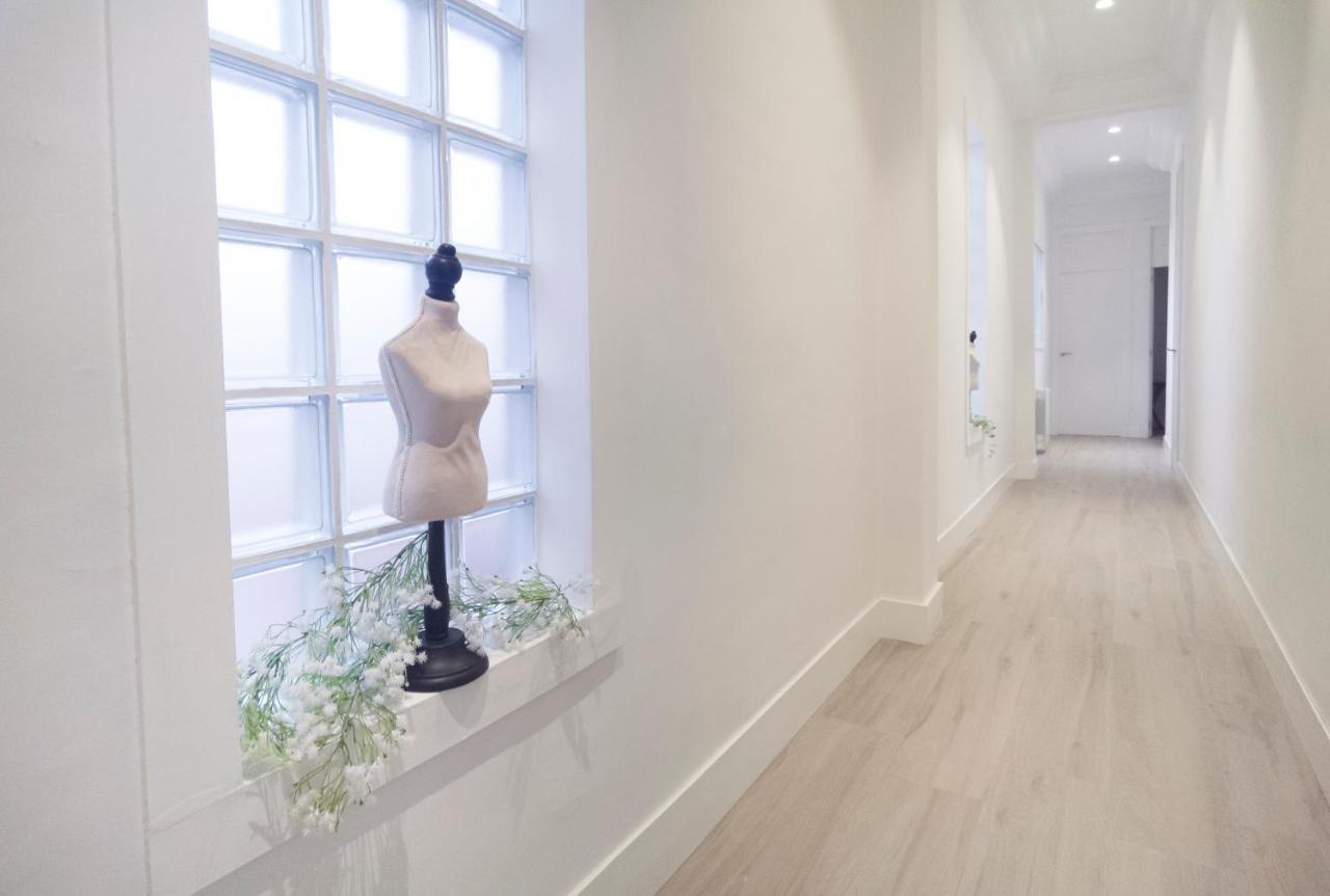 Apartment Hall Market