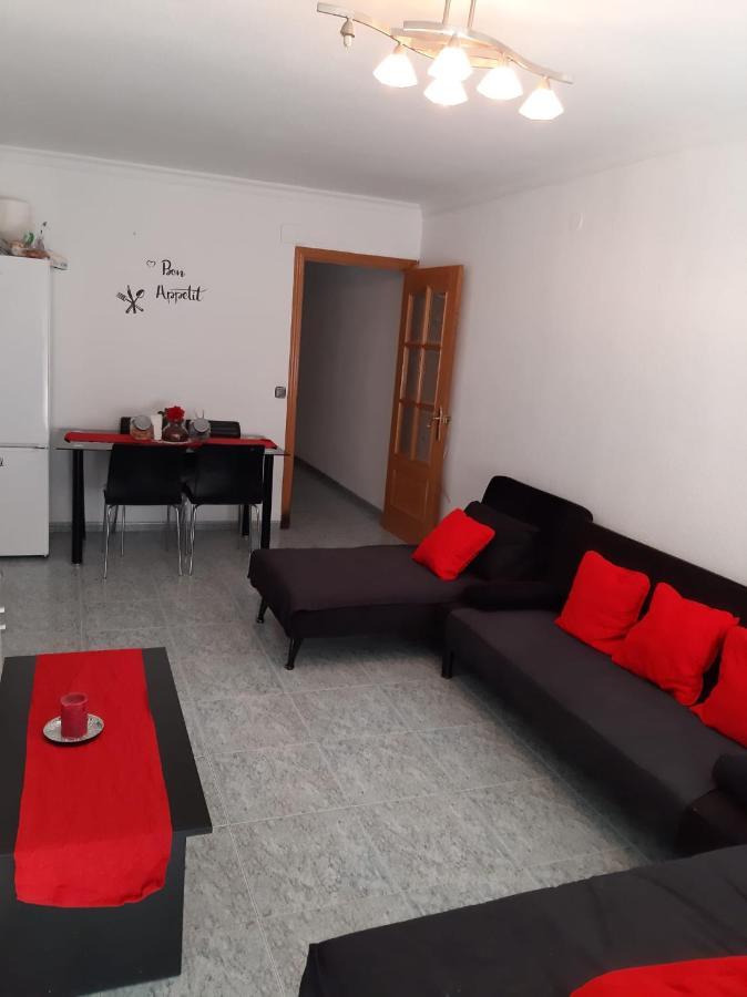 Habitación Grande En Piso Compartido Con 2 Adultos Y 1 Perrito Habitación en casa particular Valencia