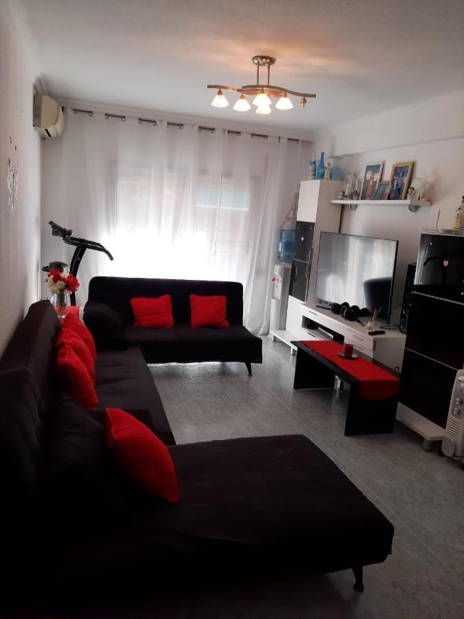 Habitación en casa particular Habitación Grande En Piso Compartido Con 2 Adultos Y 1 Perrito *