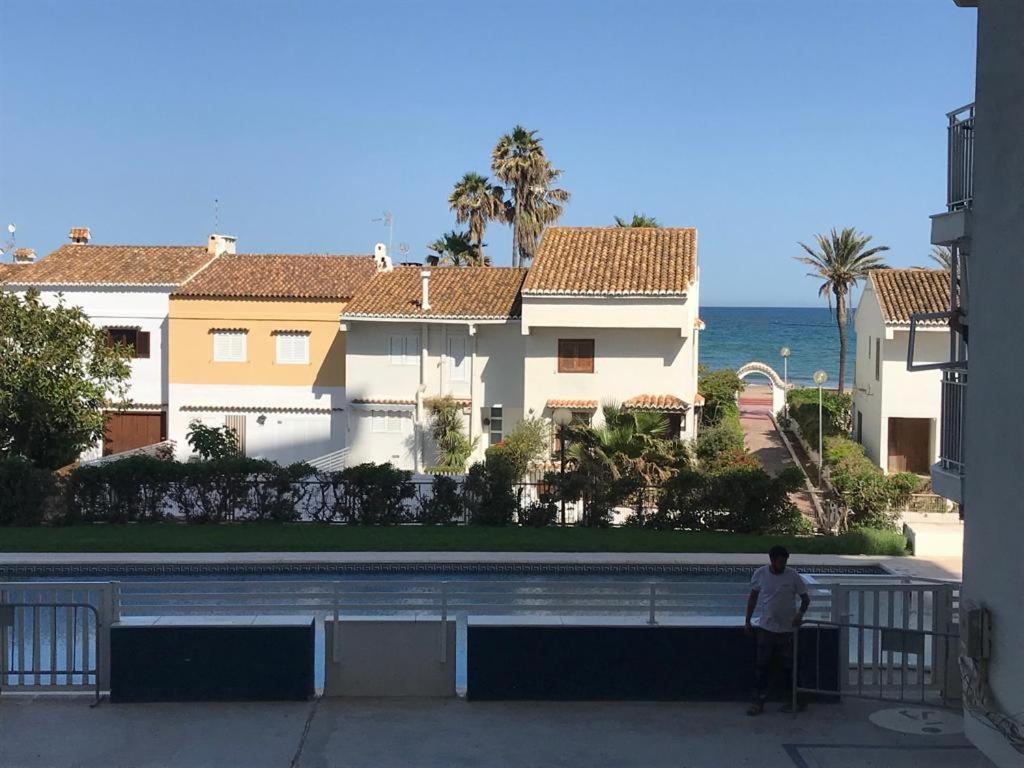 Apartamento En Complejo Residencial Con Piscina Y Garaje Frente Al Mar Valencia