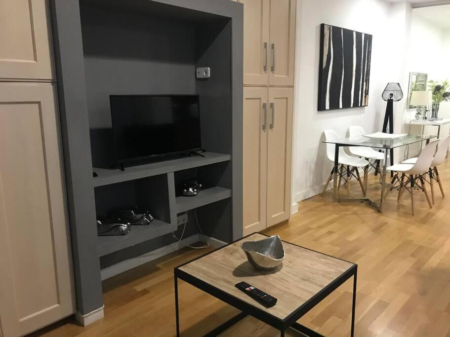 Junto Ayuntamiento De Apartamento