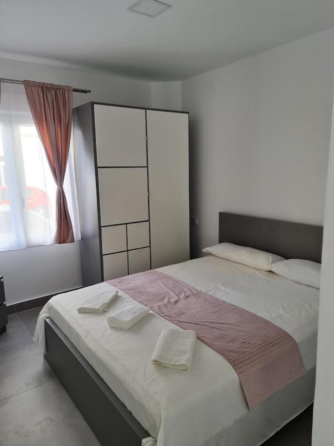 Arenas 1 Apartment
