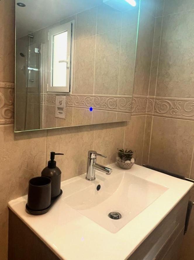 Calle Mora De Rubielos With Free Private Underground Parking Apartment