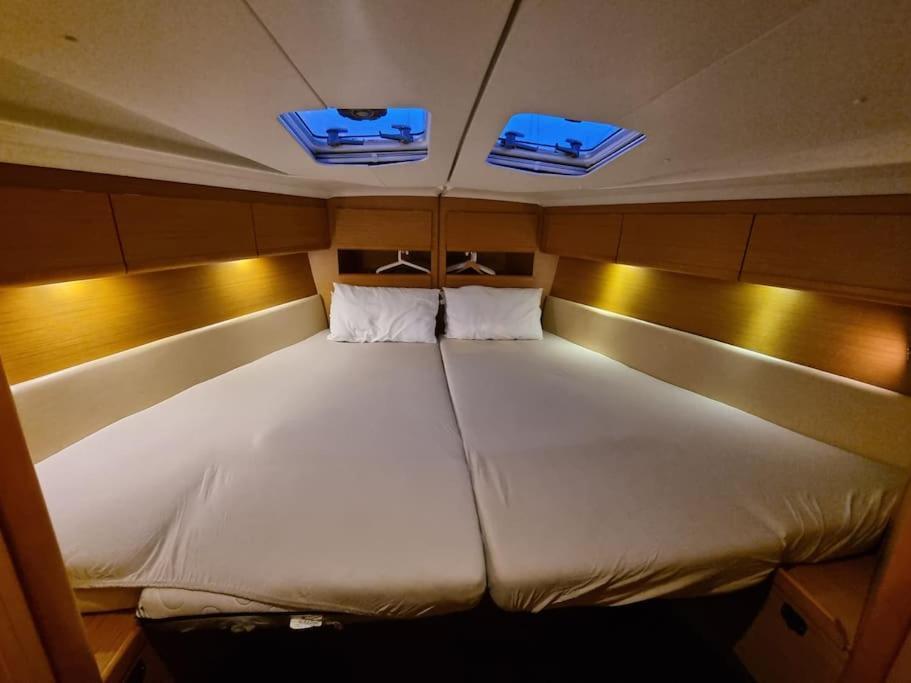 Hotel en barco Velero Monia Valencia