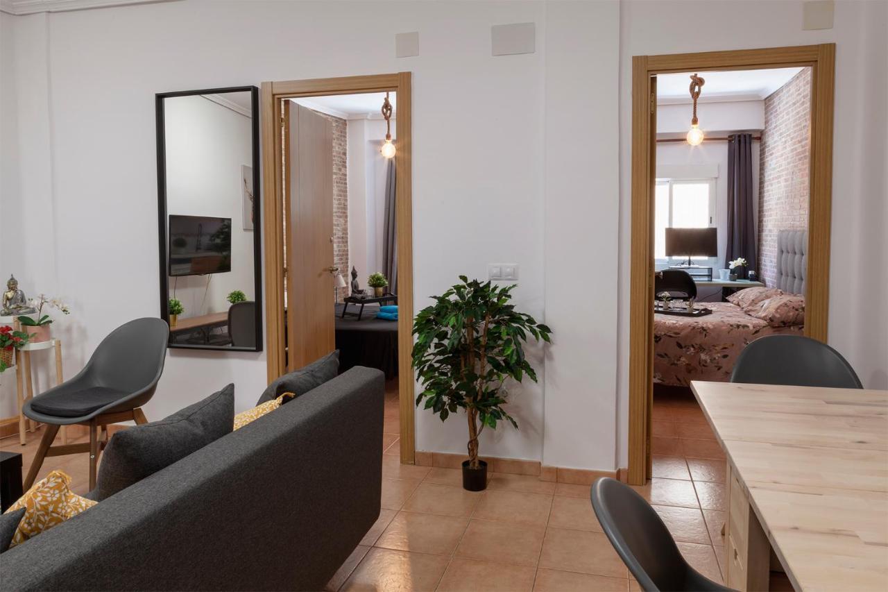 Luxury Artistic Digital Nomad 2 Bedroom W/terrace Apartment