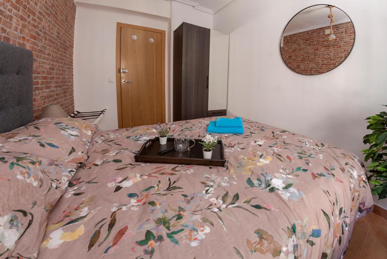 Luxury Artistic Digital Nomad 2 Bedroom W/terrace Apartment Valencia
